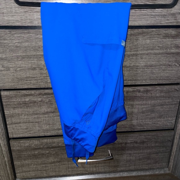 Med Couture Srubs Set - Picture 6 of 13